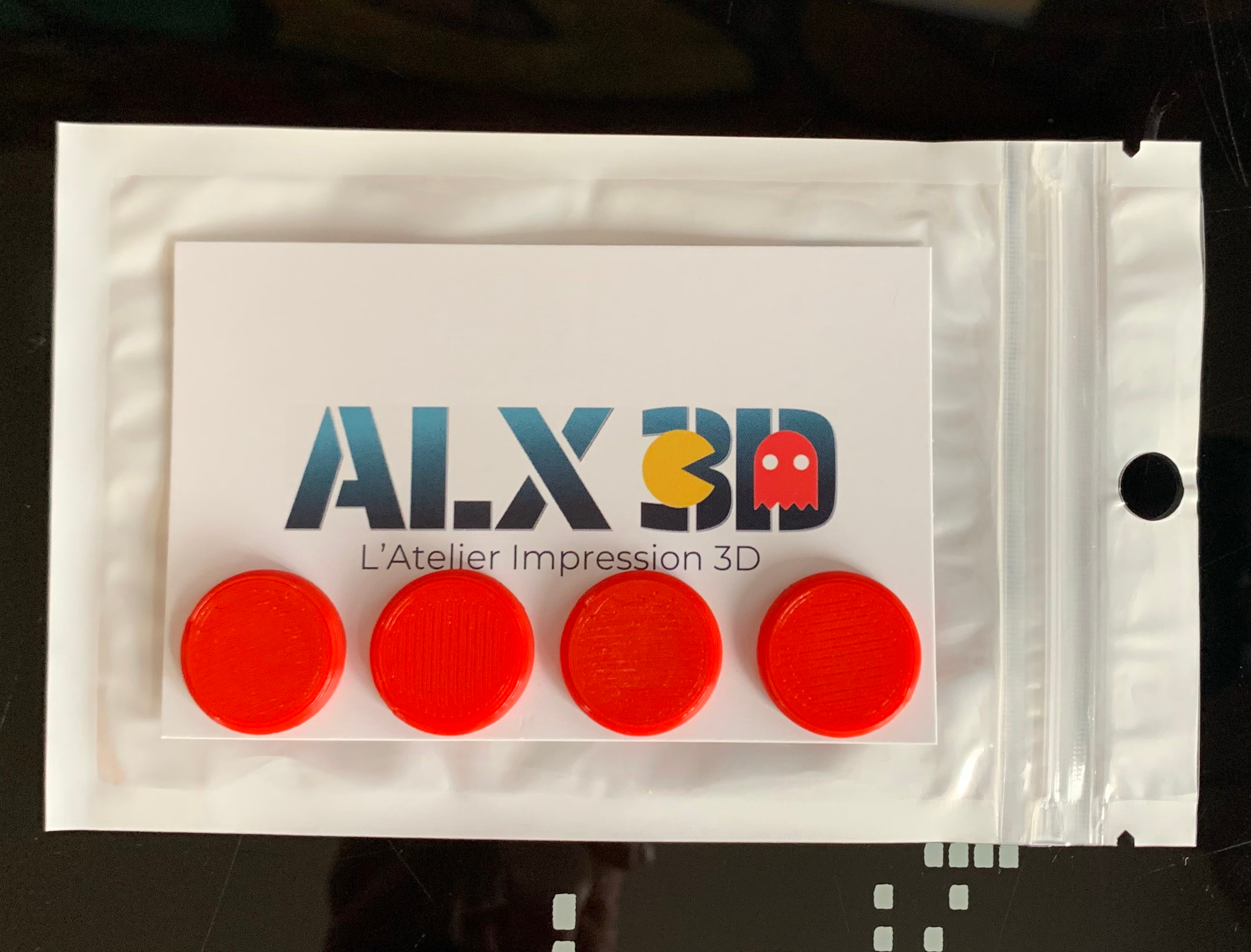 Produit porte-dossard aimanté en packaging